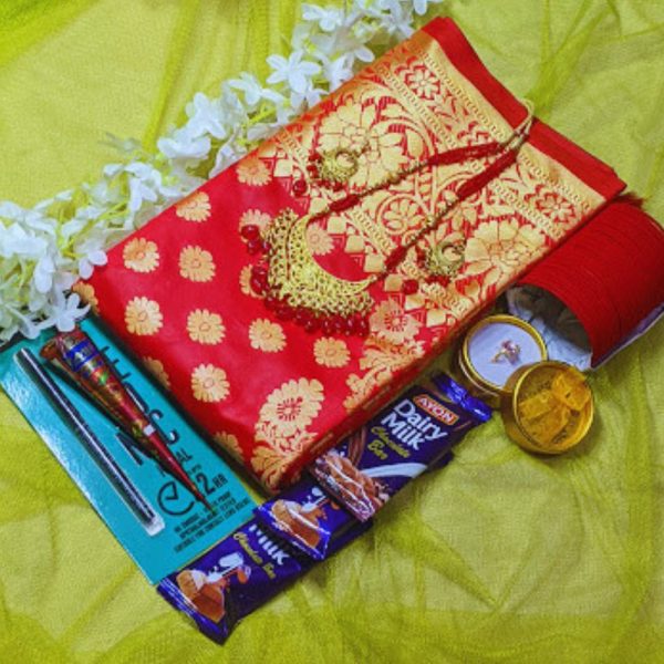 Lal Saree Gift Combo Set